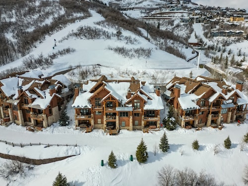 INCREDIBLE SKI-IN-SKI-OUT HOME IN DEER VALLEY, UTAH