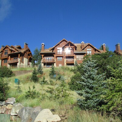 INCREDIBLE SKI-IN-SKI-OUT HOME IN DEER VALLEY, UTAH