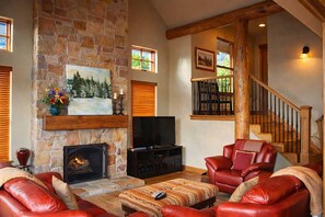 Flachbildfernseher, Kamin, DVD-Player, Bücher