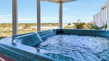 Tina de hidromasaje al aire libre