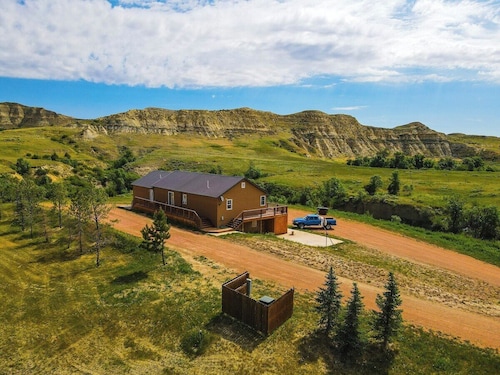 Boots House Summary: