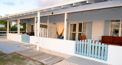 Évitez les foules - Maison isolée au bord de la plage, pittoresque Turks BeachsideBungalow