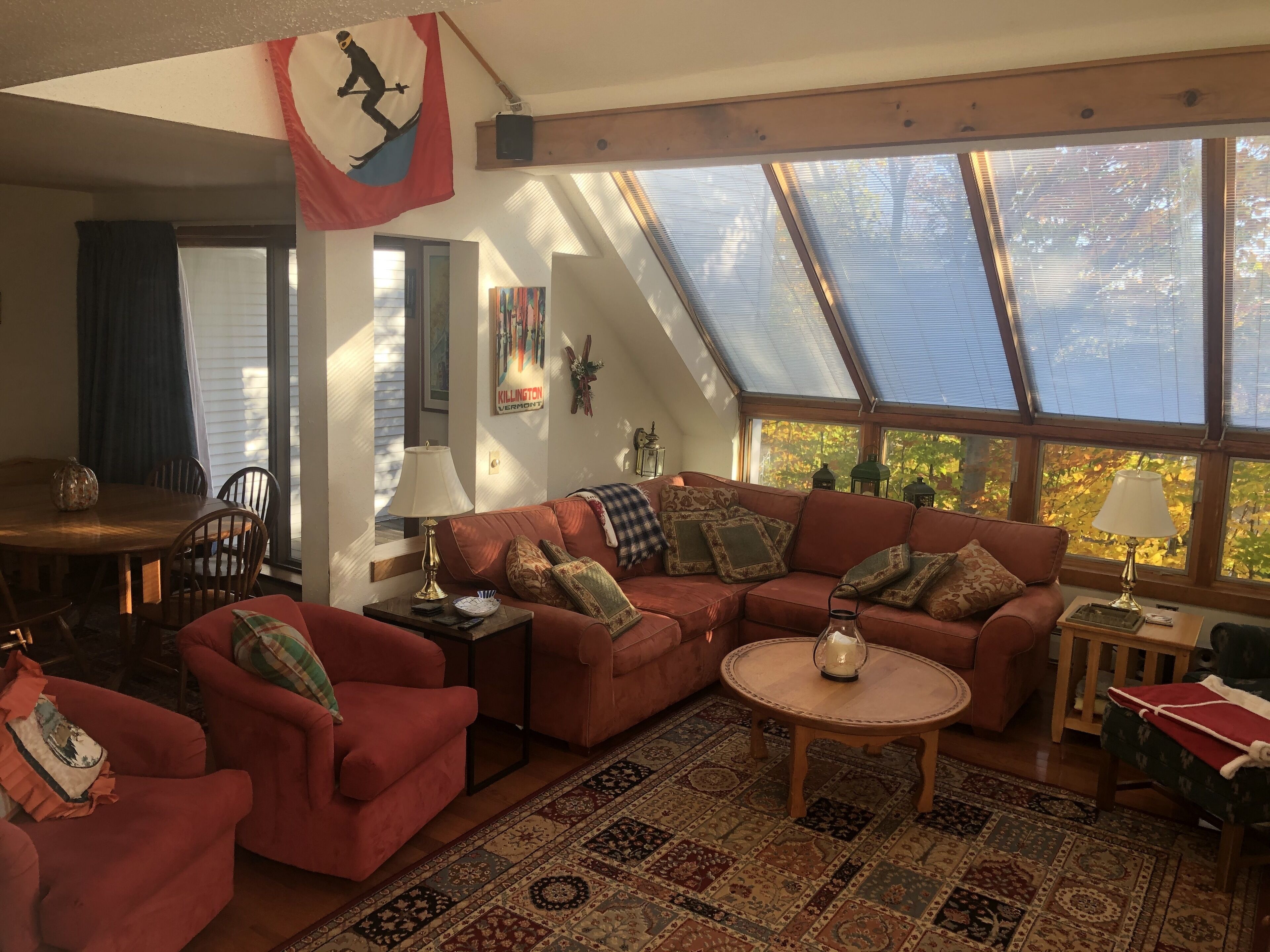 Sunrise Village/Bear Mountain, Ski Lift, Pool, Hot Tub and Gym, Sleeps 6, 3BR