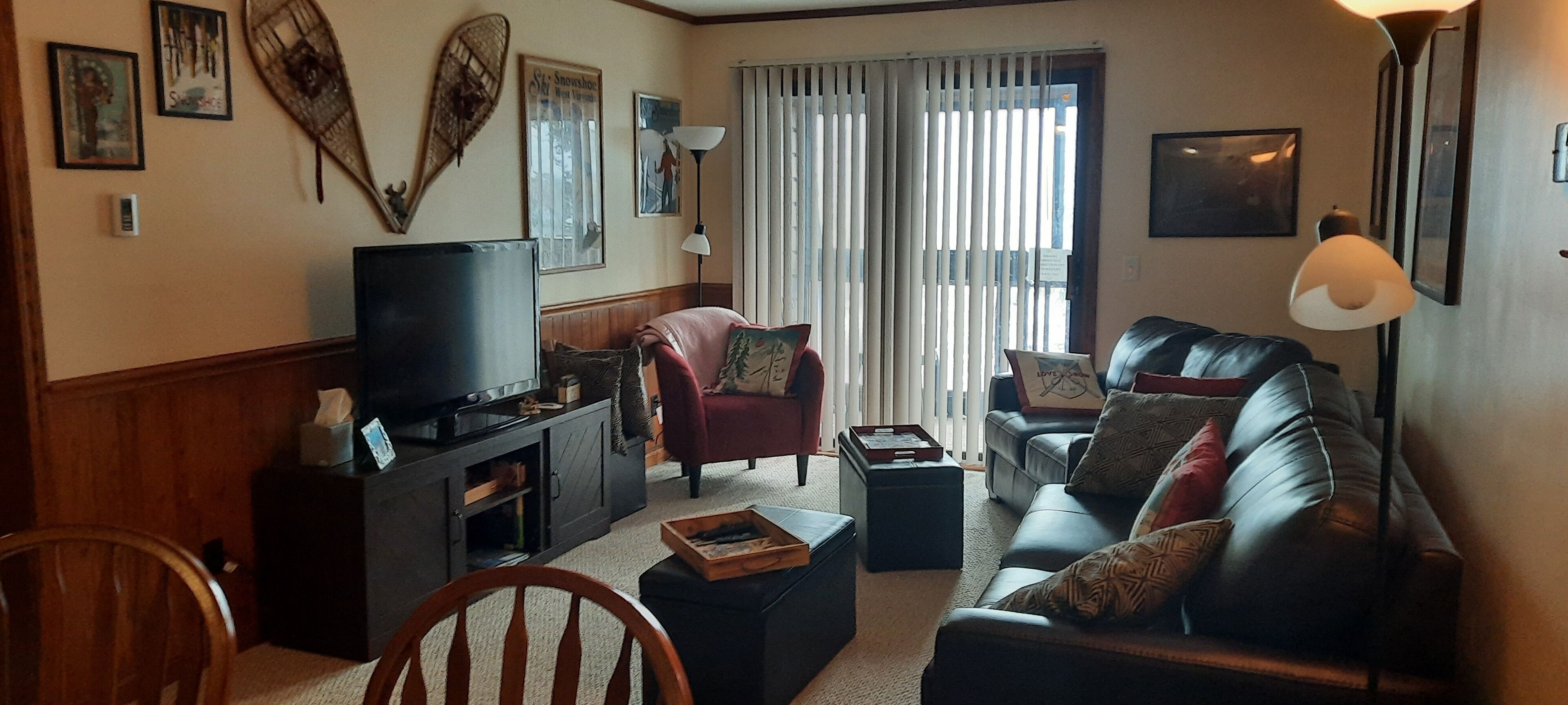 Awesome Snowshoe Ski Condo- Walk to Slopes! Ask about our specials!