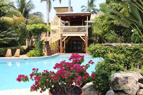 Paradies gefunden!  Schöne private Villa am Meer im Dorf Placencia!