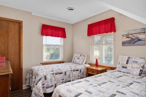 4 bedrooms, iron/ironing board, free WiFi, bed sheets