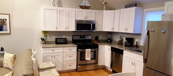 Brand New Luxurious Town Home, 600 Feet To Englewood Beach