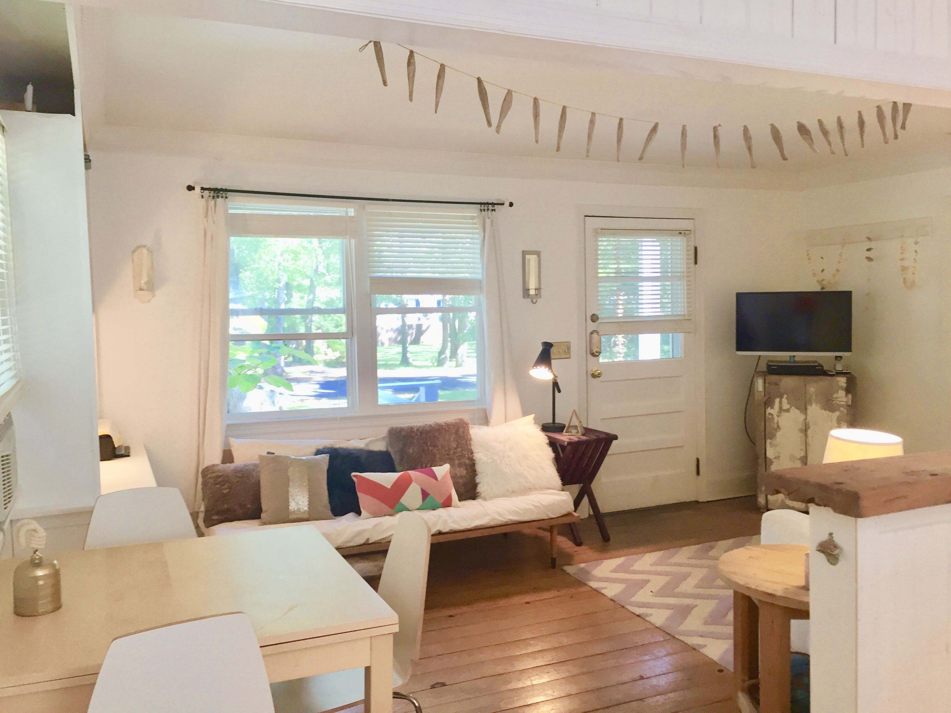 Southold cottage with Private Beach Rights ~ Walk to Kayak & Paddle Board 