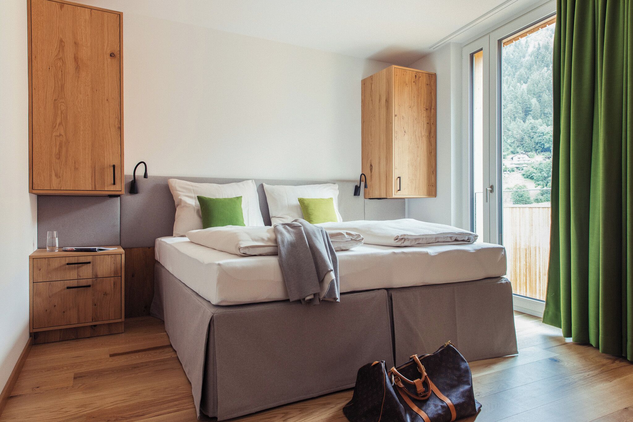 Deluxe apartment (2 bedrooms) with balcony or terrace | Hypo-allergenic bedding, in-room safe, laptop workspace, soundproofing
