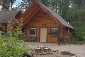 Exterior - Sunset Ridge #2 Custom Built Log Cabin Near Mount Rushmore (Keystone)