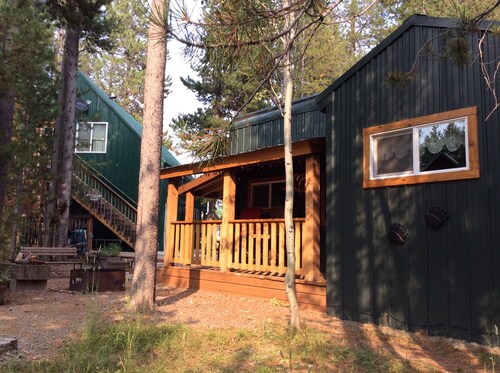 Beautiful cabin located 17 minutes from YNP!!  3 cabins for one price!