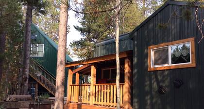 Beautiful cabin located 17 minutes from YNP!! 3 cabins for one price!