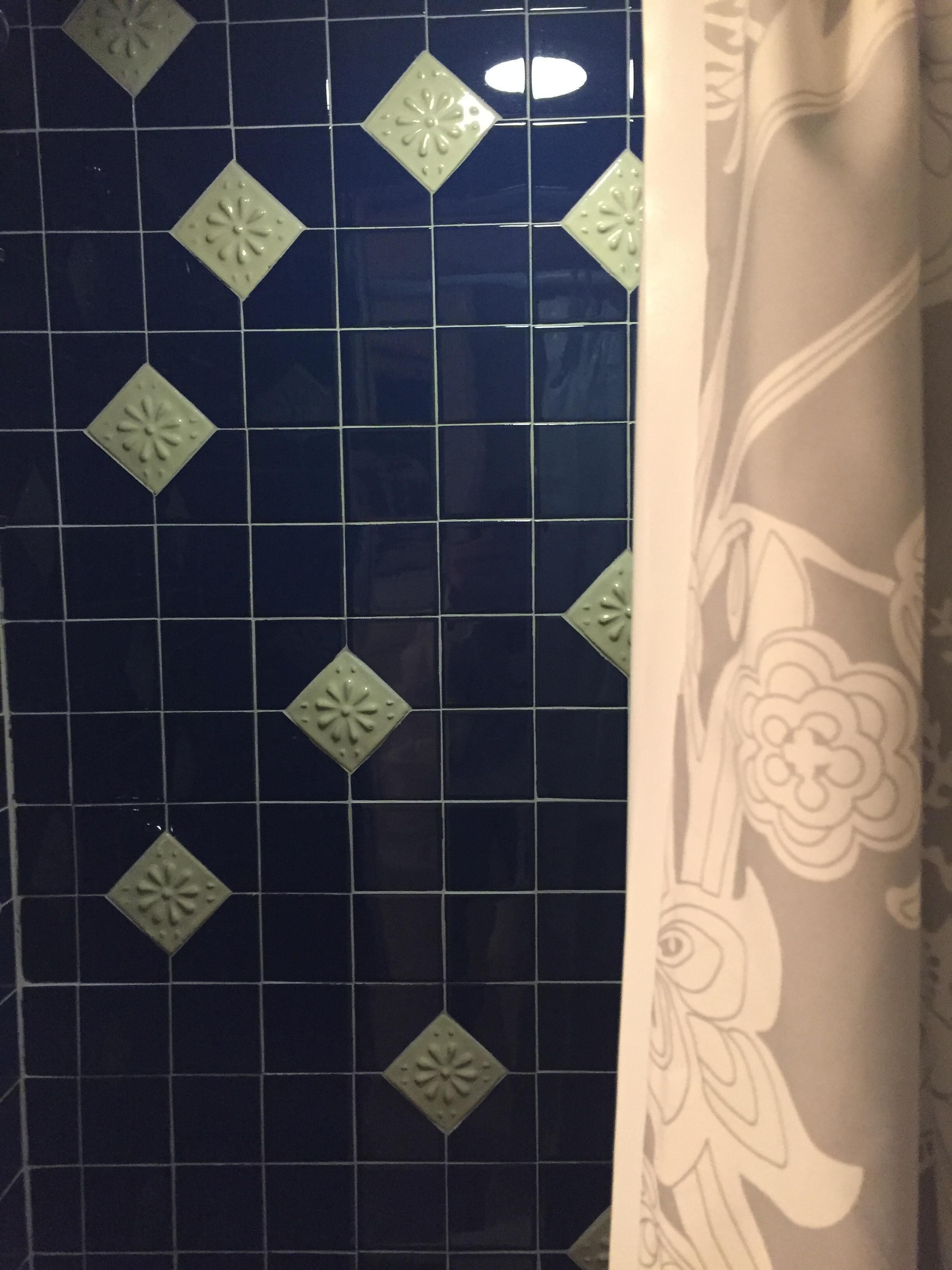 Granbury’s Darling! Walking distance to historic square, beach, & hiking trail! 