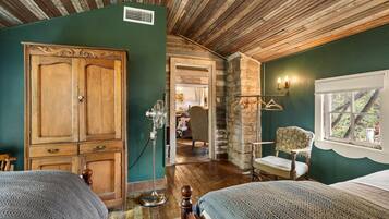 2 bedrooms, desk, iron/ironing board, travel crib