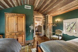 2 bedrooms, desk, iron/ironing board, travel cot