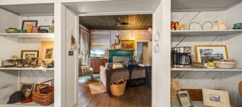 Historic Home: Walking distance to historic square, beach, & hiking trail!