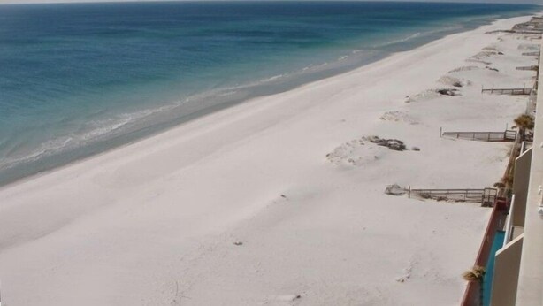 På stranden og solsenger