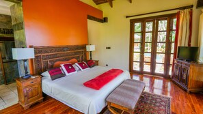 2 soverom, safe på rommet, skrivebord og strykejern/-brett