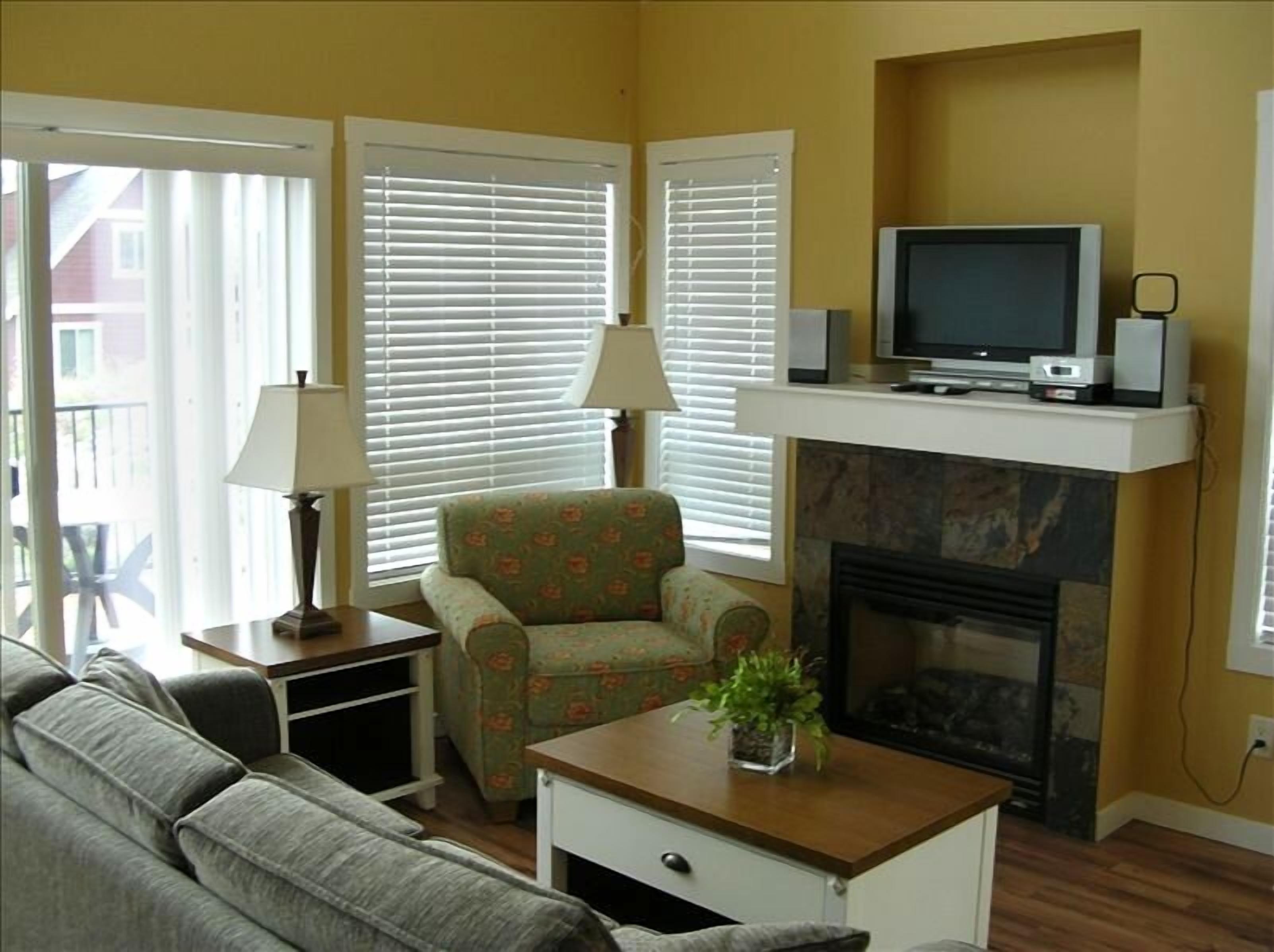 Family Paradise Lake View Cottage at La Casa Resort