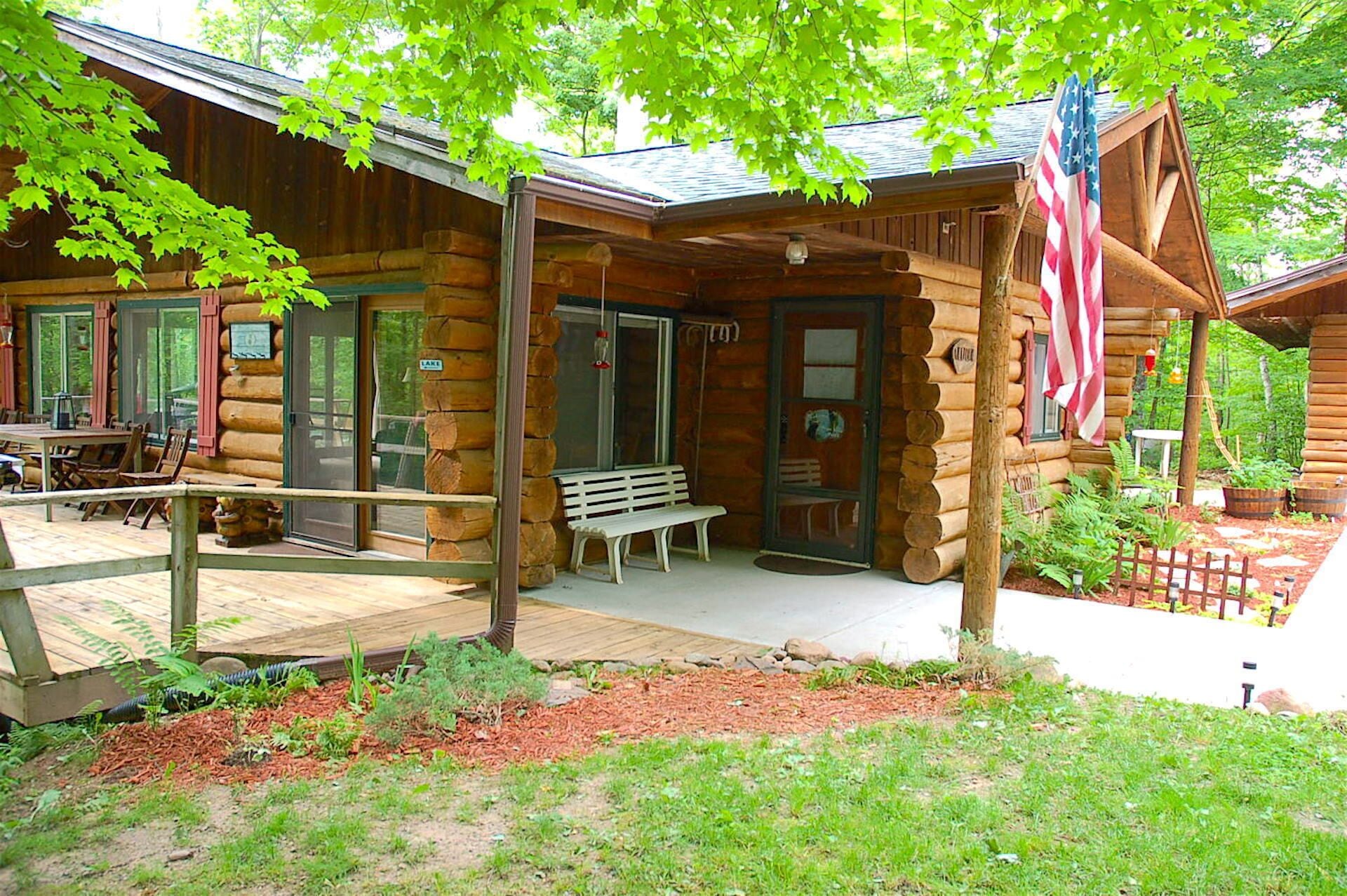 Wooded Private - True Log Cabin on Pristine Spider Lake
