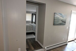 2 slaapkamers, een strijkplank/strijkijzer, gratis wifi, beddengoed