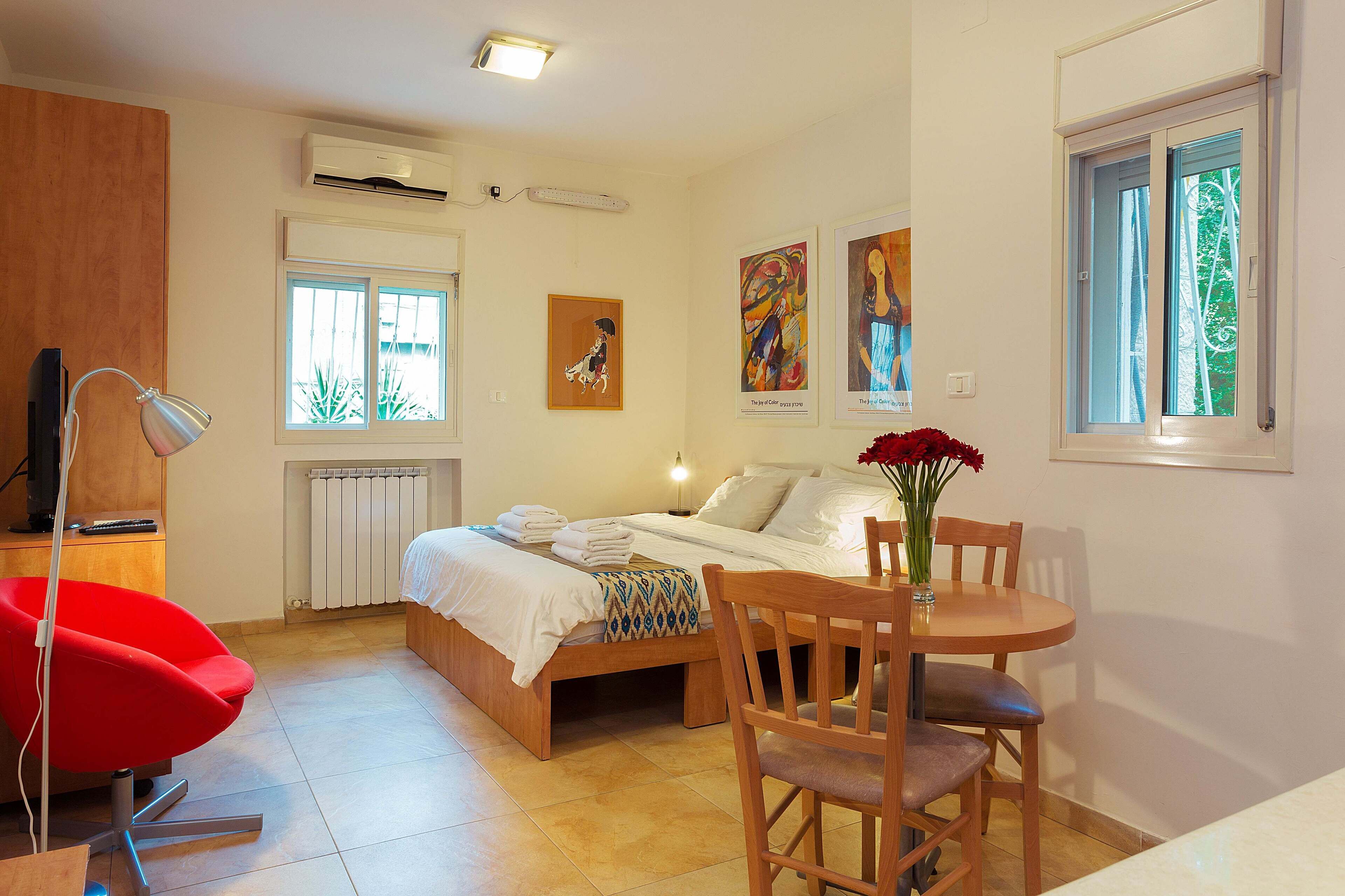 Iron/ironing board, WiFi, bed sheets