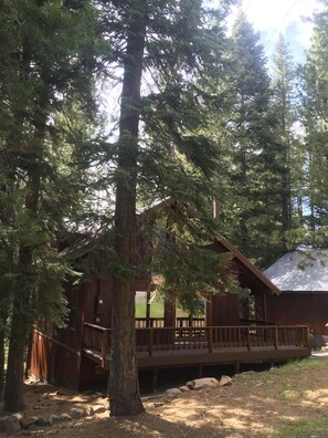 Exterior - 3 Br, 2 Bath +Loft, Dogs OK! - Mid-week specials for January just posted! (Truckee)