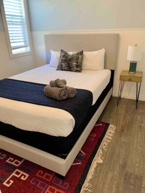 4 slaapkamers, een strijkplank/strijkijzer, gratis wifi, beddengoed