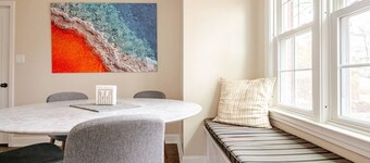 Volledig gerenoveerd, bijgewerkt, perfecte locatie naast het centrum / PSU!