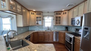 Coffee/tea maker, fridge, microwave, oven - LBI Bayfront Beauty Brand New Hot Tub! Boat Slip Included! Two blocks to Beach! (Ship Bottom)