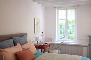 Quarto, vista para o jardim | Individualmente decorados, individualmente mobiliados
