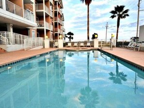 Outdoor pool - Amazing Beach Views   (Gulf Shores)