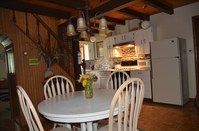 Clean, Fox Chapel Area, 20 Minutes from Downtown Pittsburgh
