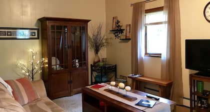 Clean, Fox Chapel Area, 20 Minutes from Downtown Pittsburgh