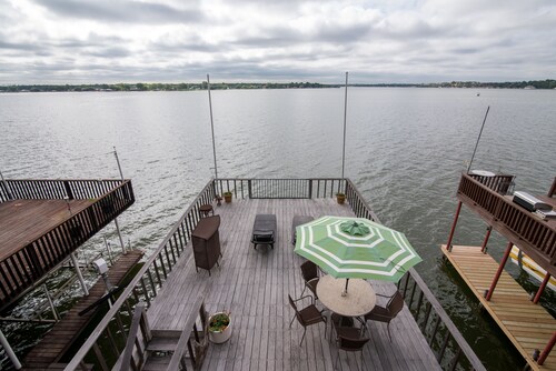 Uskomaton näköala, erinomainen sijainti ja hieno Lake House