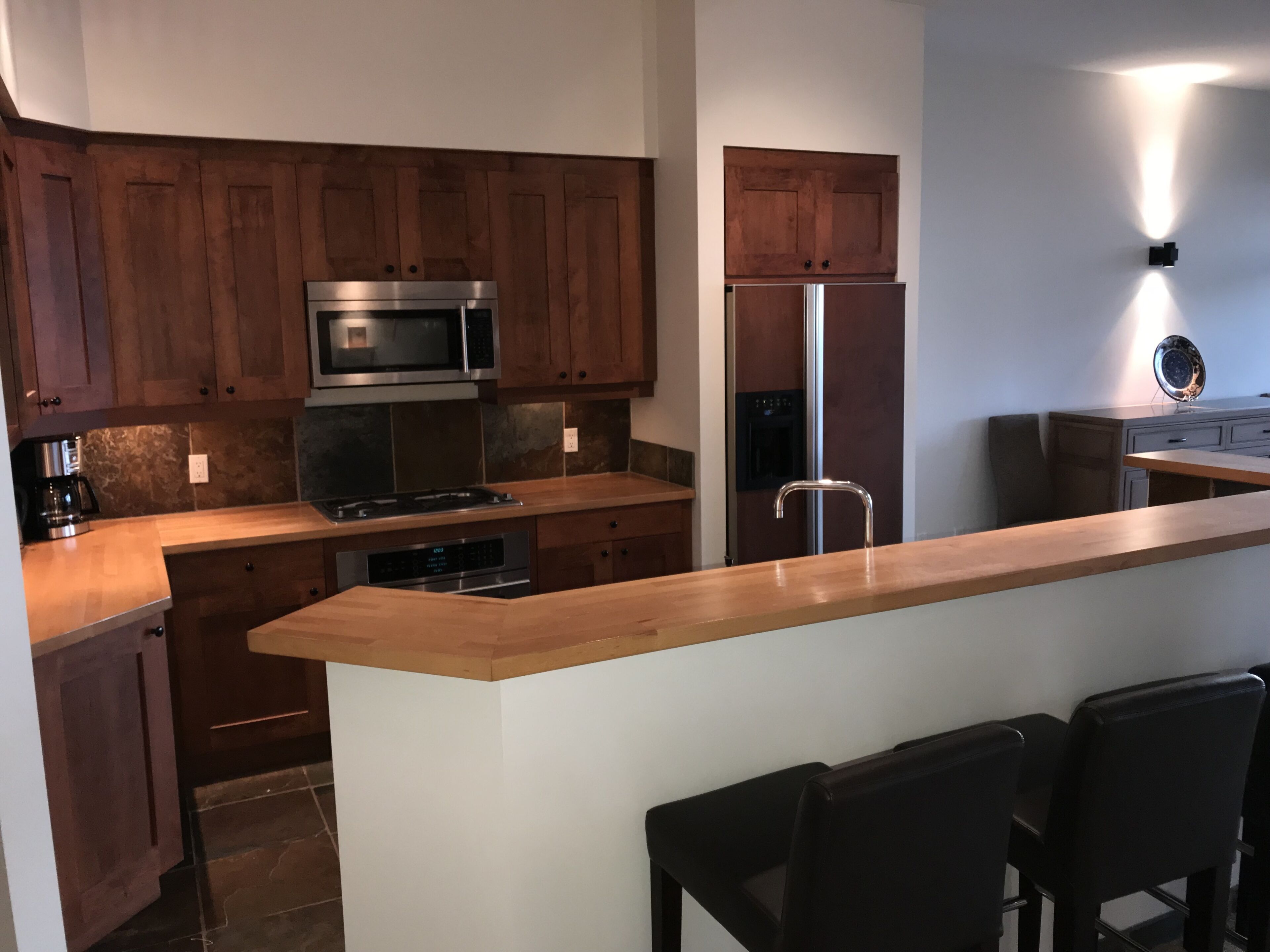 The View offers ocean views is close to town & Wild Pacific Trail