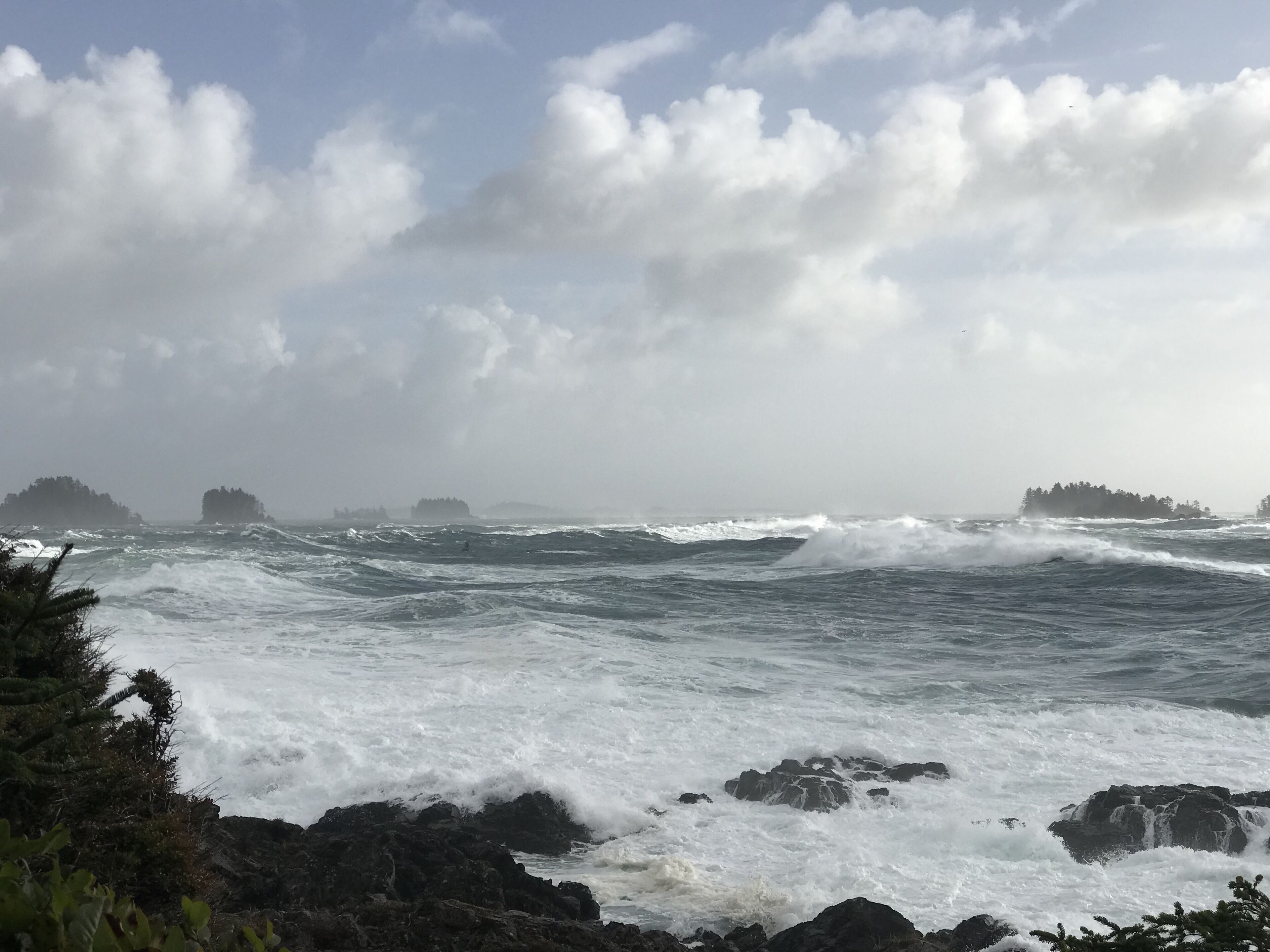 Storm watching along the Wild Pacific Trail - Lighthouse Loop