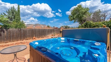 Bain à remous extérieur