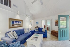 TV, DVD player, books, stereo