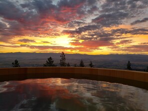 Pool - Downing Mountain Lodge (Hamilton)