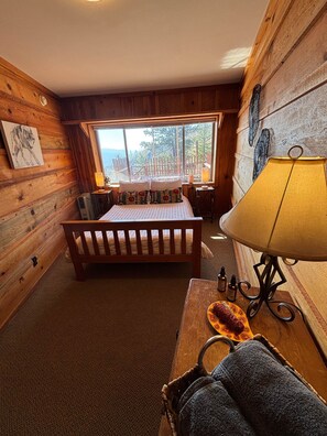 3 bedrooms, WiFi, bed sheets - Downing Mountain Lodge (Hamilton)