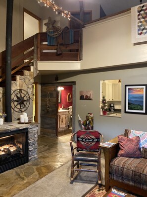 TV, fireplace, DVD player, books - A STONE COTTAGE RETREAT - SO SPECIAL! (Franklin)