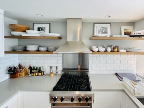 Fridge, microwave, oven, stovetop - Modern Beach Home - MDR/ Venice - Near Venice Pier (Marina del Rey)