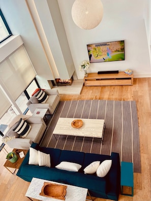 Smart TV, fireplace, DVD player, music library - Modern Beach Home - MDR/ Venice - Near Venice Pier (Marina del Rey)