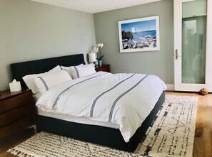 3 bedrooms, desk, iron/ironing board, travel cot