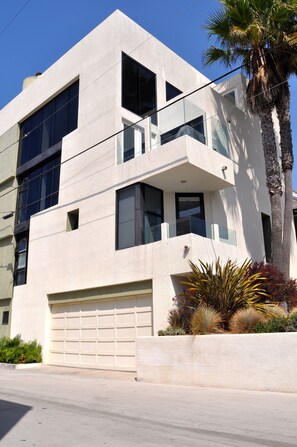 Exterior - Modern Beach Home - MDR/ Venice - Near Venice Pier (Marina del Rey)