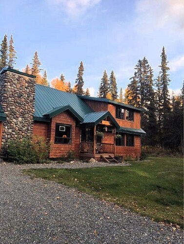 Your "Home Away From Home"-Rustic Alaskan Home