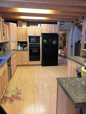 Microwave, dishwasher, coffee/tea maker, cookware/dishes/utensils
