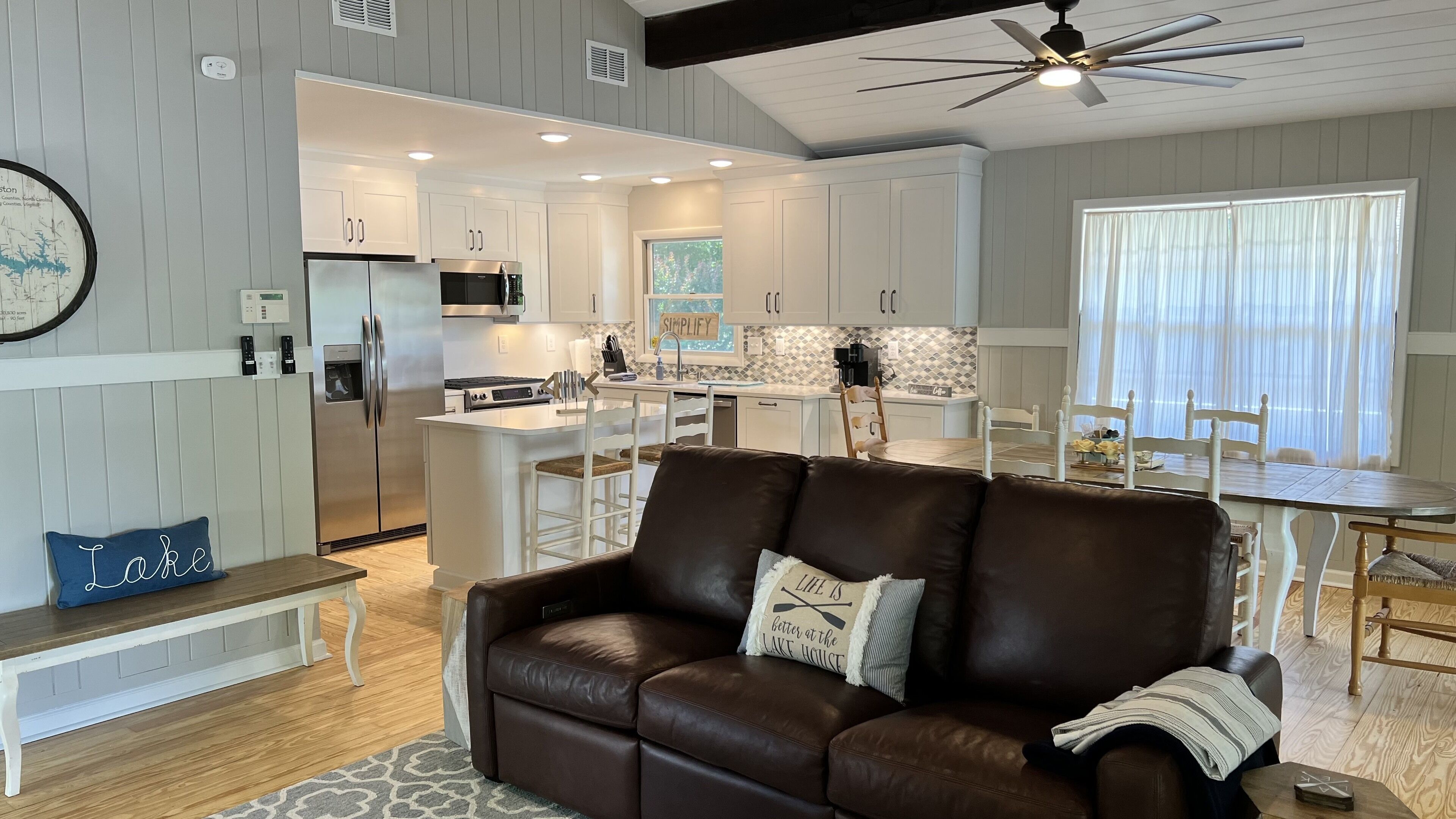 Family Getaway on Large Quiet Cove w/Great views!