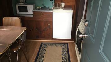 冰箱、微波炉、茶具/咖啡用具、烤面包机